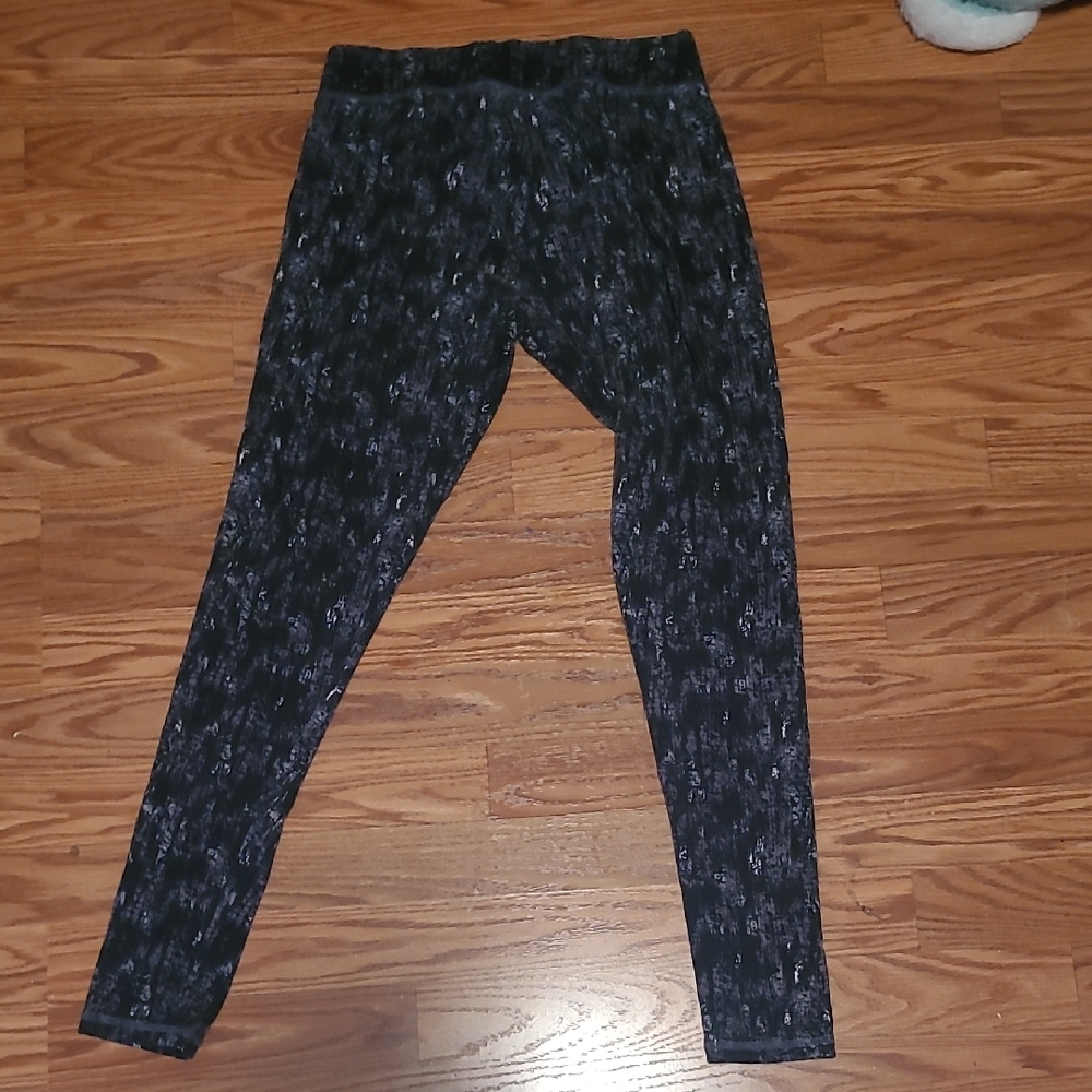 Black and Gray Patterned Leggings